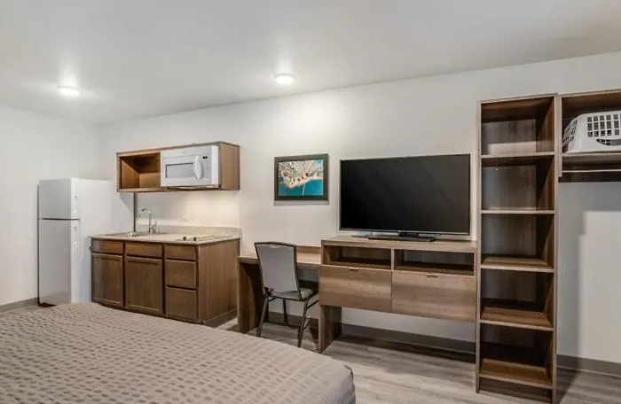 WoodSpring Suites Detroit Farmington Hills